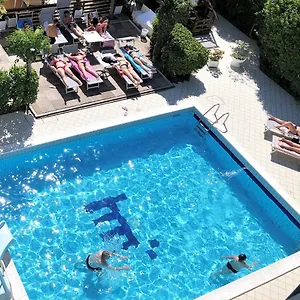Marzia Con Piscina 3* Riccione